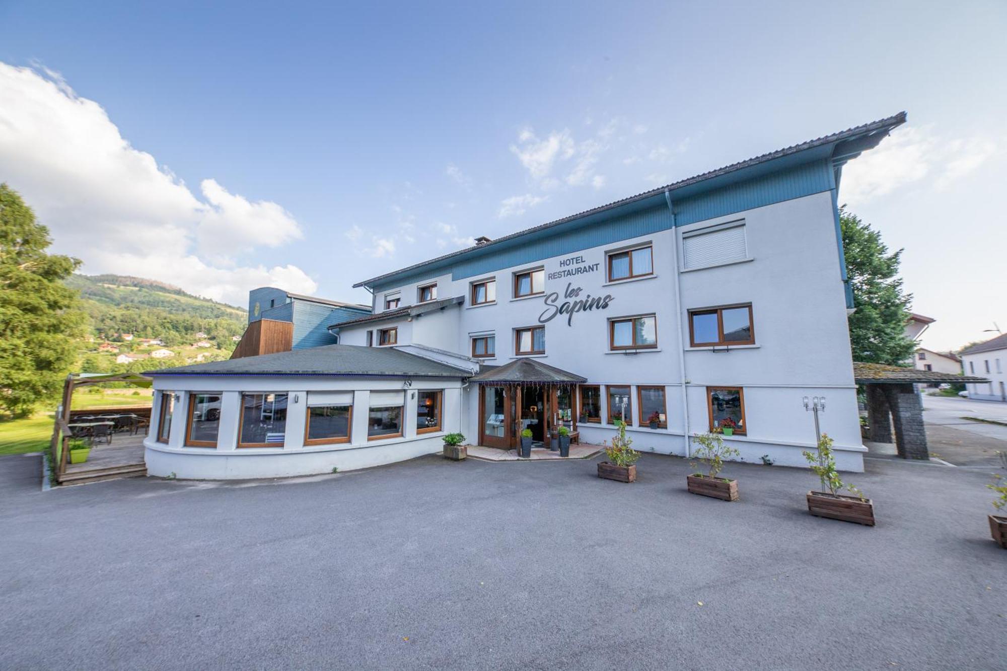 Logis Hotel Les Sapins Le Ménil Esterno foto