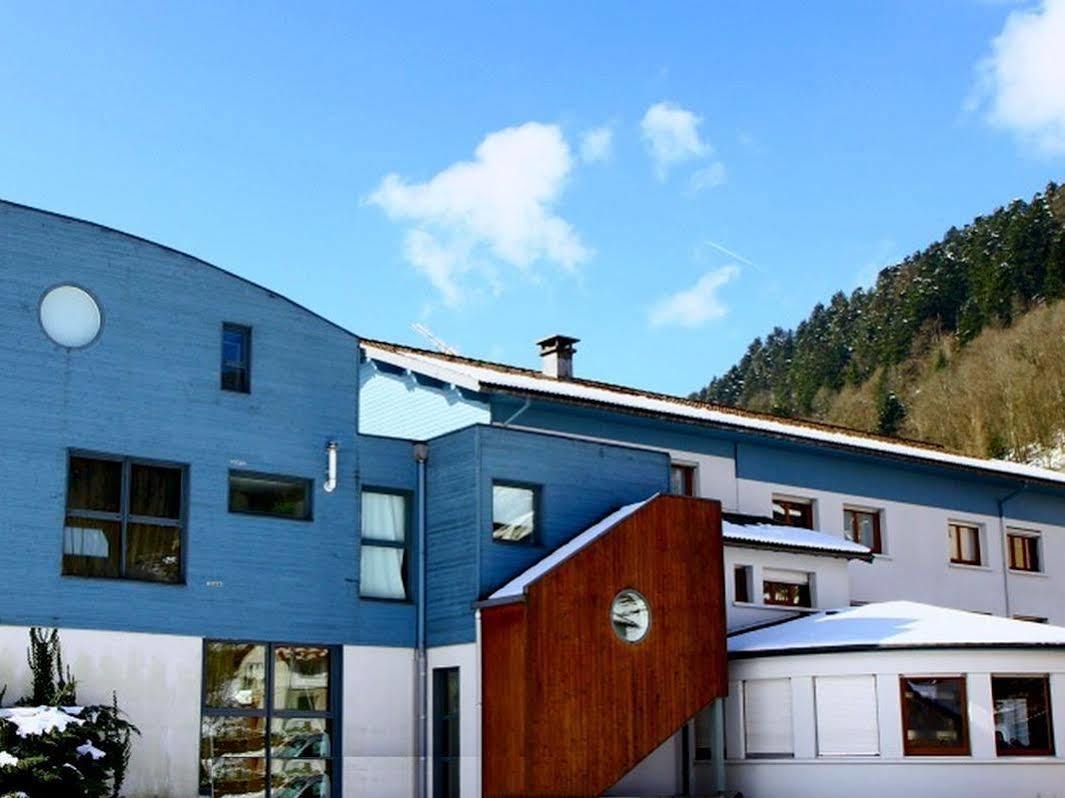 Logis Hotel Les Sapins Le Ménil Esterno foto
