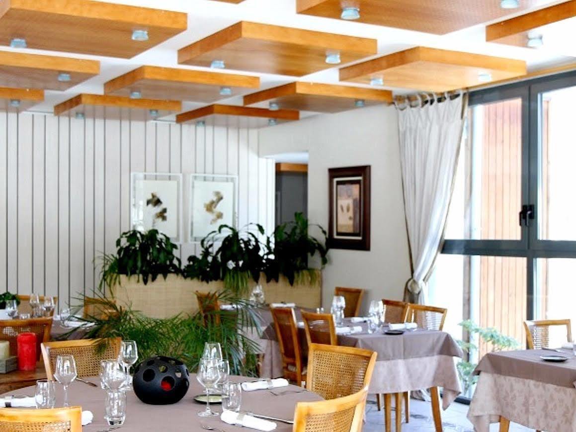 Logis Hotel Les Sapins Le Ménil Esterno foto